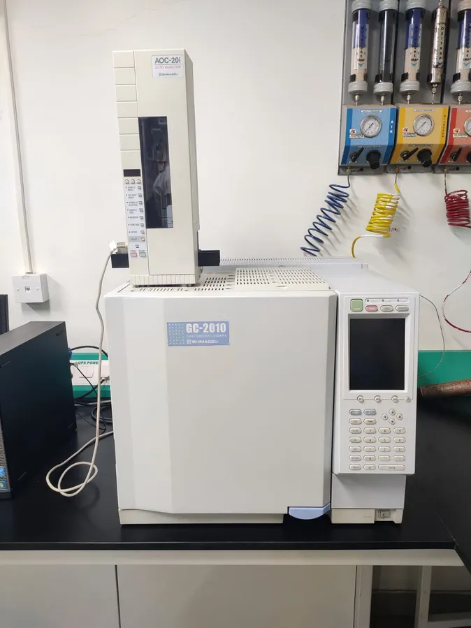 Gas Chromatograph (GC) with Auto Injector (AOC 20i)