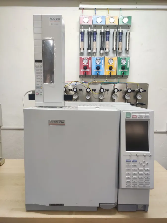 Gas Chromatograph (GC) with Auto Injector (AOC 20i)