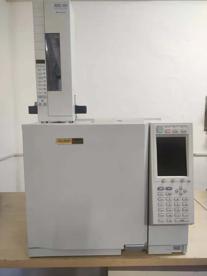 Gas Chromatograph (GC) with Auto Injector (AOC 20i)