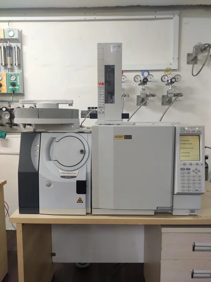 Gas chromatography-mass spectrometry (GCMS) with Auto Injector and Auto Sampler